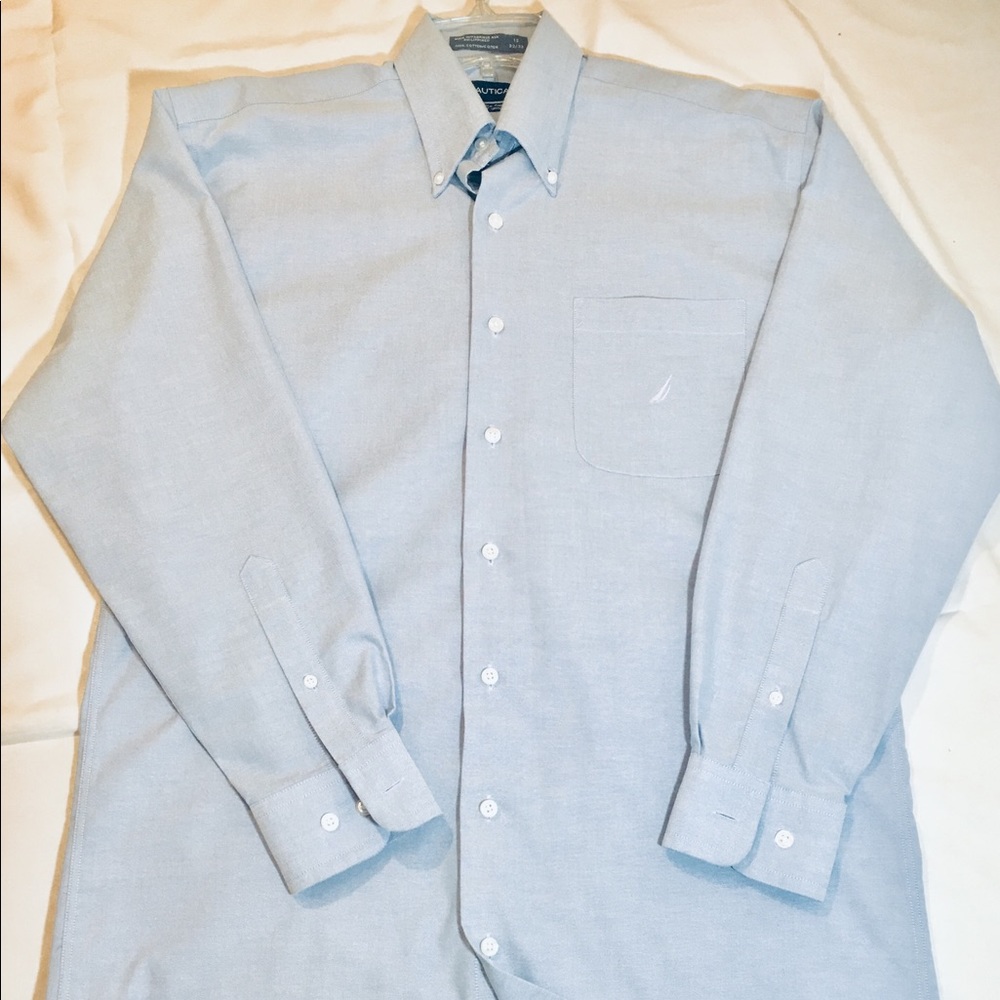 Light blue men’s long sleeve button dress shirt